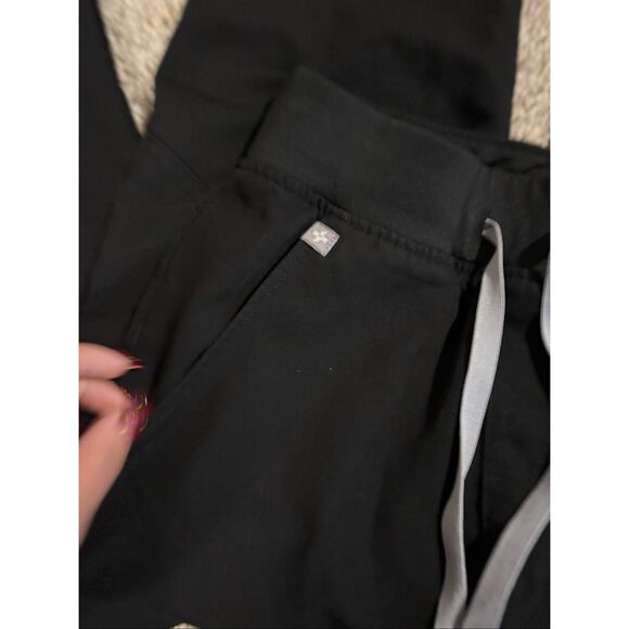 Figs Black Scrub Set - Picture 7 of 8